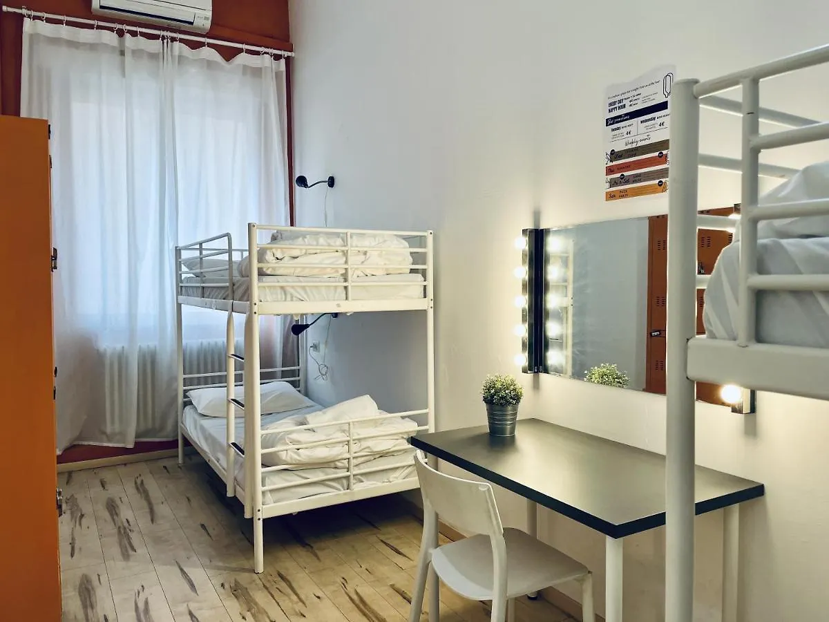 Quo Milano Hostel 0*, Milan Italy